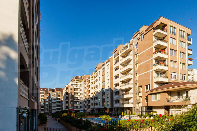 Shops, fitness, restaurant and medical centers in VIP complex Pearl in Bourgas  Shops, fitness, restaurant and medical centers in VIP complex Pearl in Bourgas