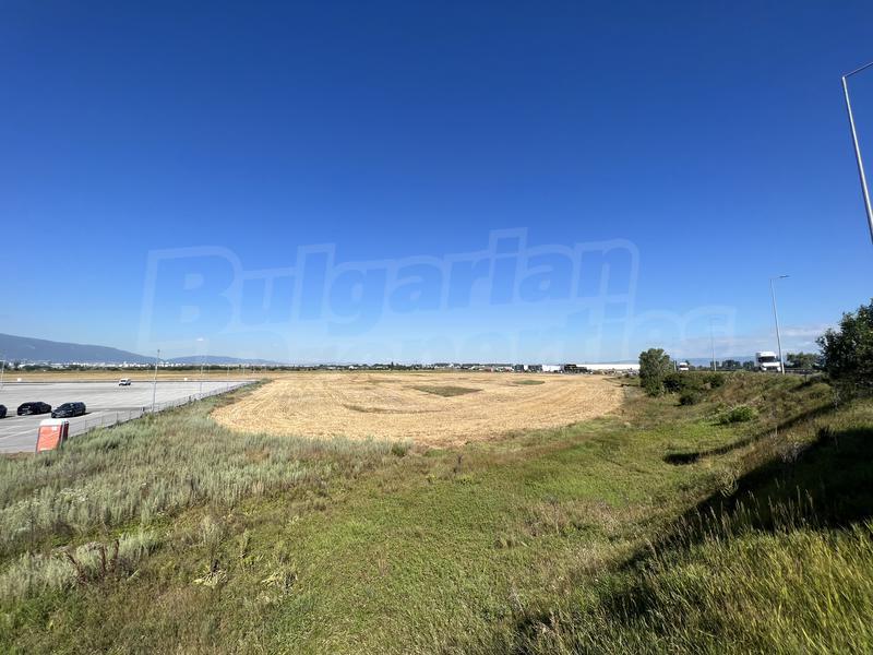 Agricultural land with quick access to Botevgradsko shose blvd. and European road E871 Agricultural land with quick access to Botevgradsko shose blvd. and European road E871