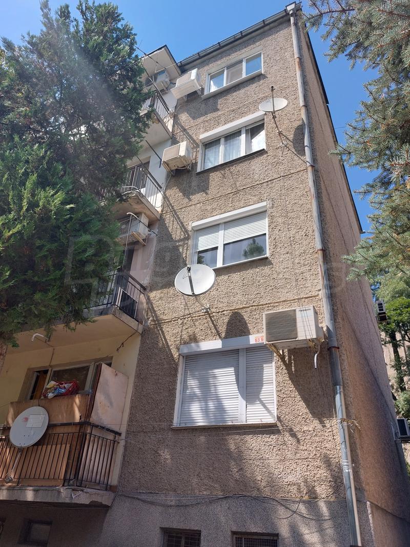 Apartment for renovation near kindergarten, shops, park and bus stop Apartment for renovation near kindergarten, shops, park and bus stop