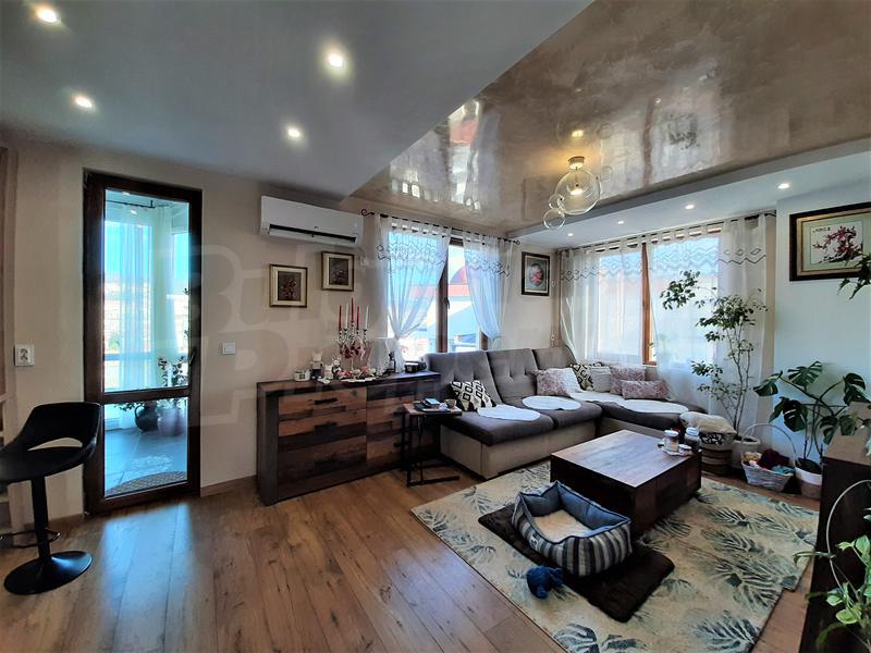 Exquisite family home with 360 degree panorama in central area Exquisite family home with 360 degree panorama in central area