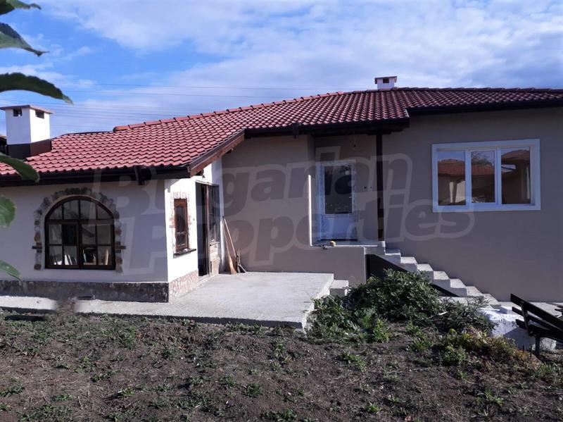 Wonderful one-story house with a well-maintained garden in a picturesque village 15 km from Shkorpilovtsi Wonderful one-story house with a well-maintained garden in a picturesque village 15 km from Shkorpilovtsi