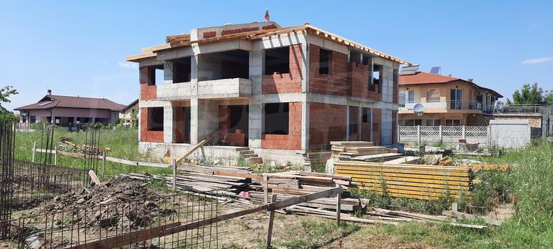 Две двуетажни къщи на предпочитана локация в Пловдив Две двуетажни къщи на предпочитана локация в Пловдив