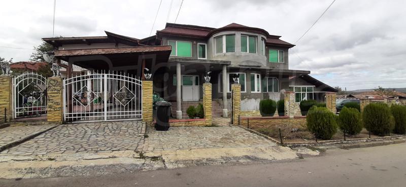 Large property with a peaceful location near Varna and the beaches of Shkorpilovtsi Large property with a peaceful location near Varna and the beaches of Shkorpilovtsi