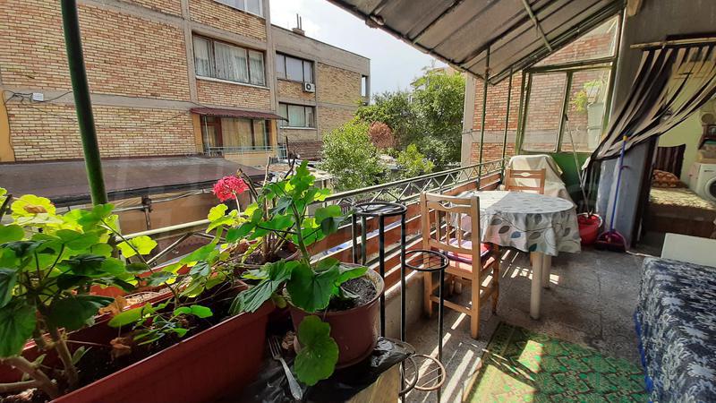 A spacious apartment with a basement and an extremely communicative location A spacious apartment with a basement and an extremely communicative location