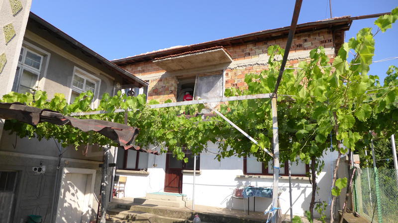 Spacious property in a picturesque village not far from Stara Zagora and Nova Zagora Spacious property in a picturesque village not far from Stara Zagora and Nova Zagora