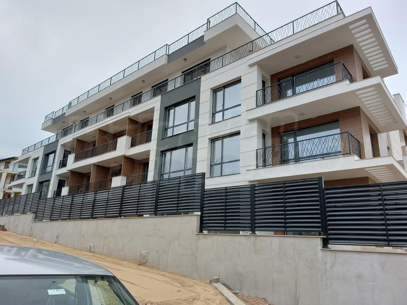 Luxury building with private gardens and panoramic terraces in fresh air and tranquility Luxury building with private gardens and panoramic terraces in fresh air and tranquility