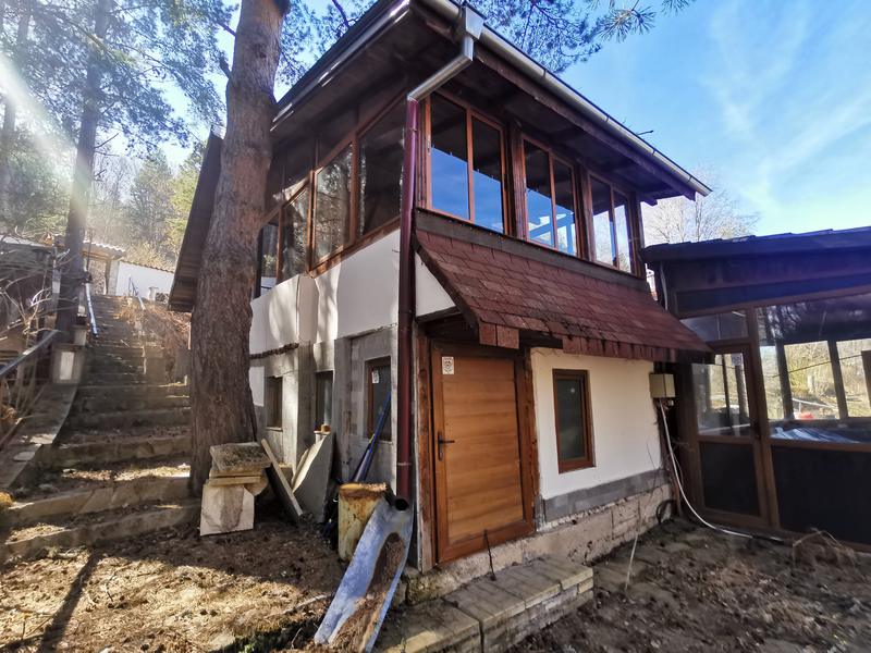 Fully furnished property with forest views Fully furnished property with forest views
