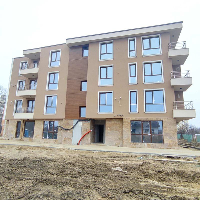 Luxury 4-storey residential building next to Peshtersko shose Blvd. and the Rowing canal