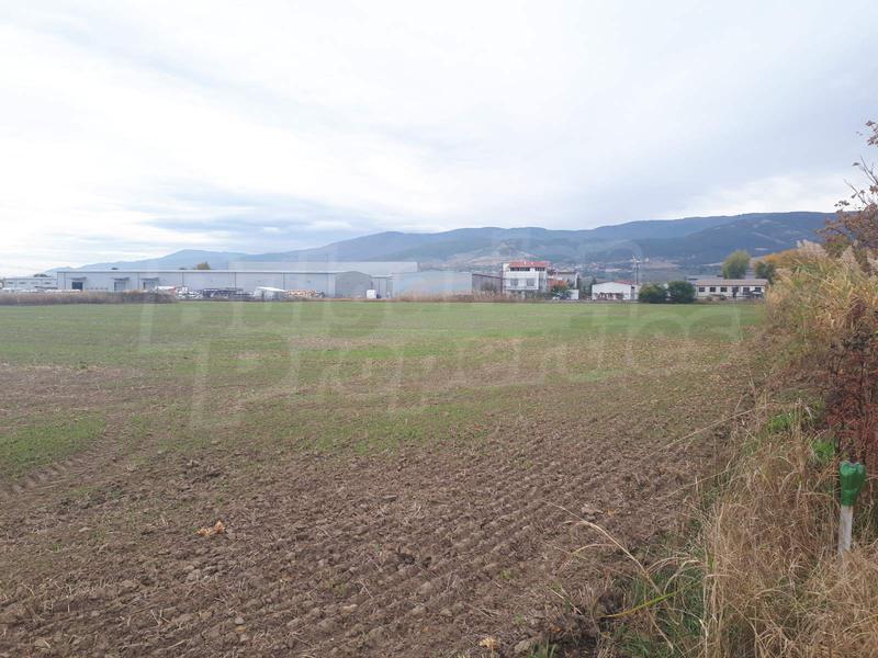 Land for investment with convenient access to Komatevsko Shosse and the Ring Road Land for investment with convenient access to Komatevsko Shosse and the Ring Road