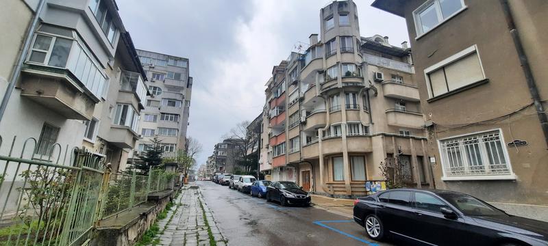 Атрактивен бизнес имот, подходящ за бар или ресторант Атрактивен бизнес имот, подходящ за бар или ресторант