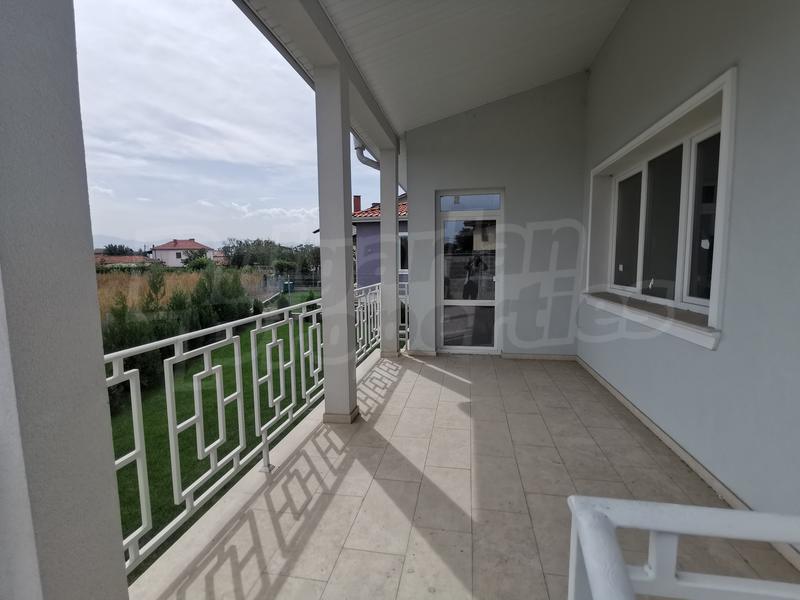 An excellent property with three bedrooms, a garage and two parking spaces in the village of Radinovo An excellent property with three bedrooms, a garage and two parking spaces in the village of Radinovo