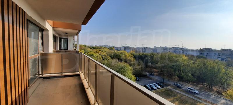 Spacious apartment quality construction in preferred residential area Spacious apartment quality construction in preferred residential area