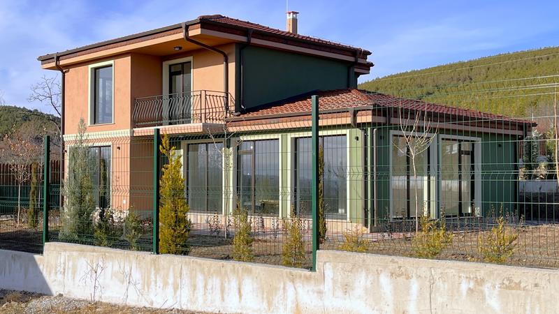 Къща с модерен дизайн и архитектура във вилна зона на гр. Стара Загора Къща с модерен дизайн и архитектура във вилна зона на гр. Стара Загора