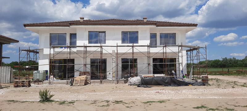 Luxury complex with modern family houses near Peshtersko Shosse Blvd. Luxury complex with modern family houses near Peshtersko Shosse Blvd.