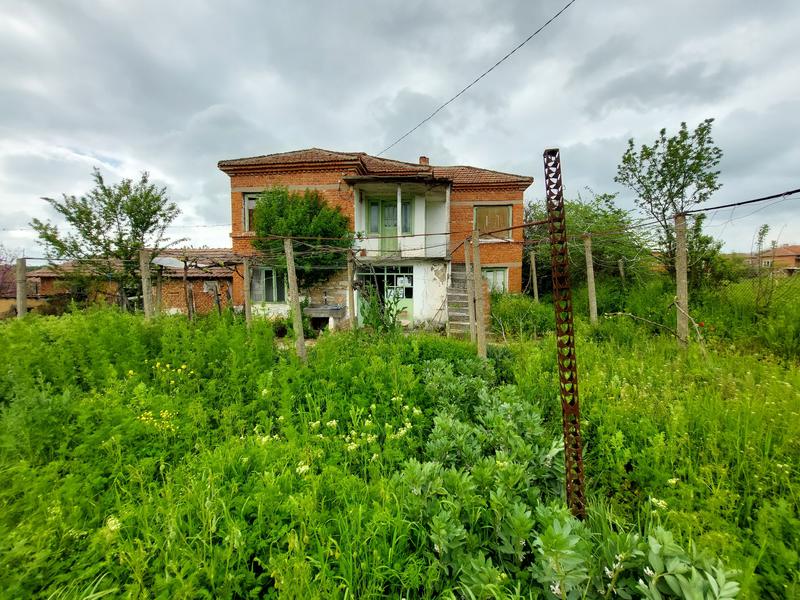 2-storey house with garden near a forest, with spacious view of the fields 2-storey house with garden near a forest, with spacious view of the fields