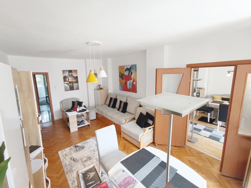3-bedroom apartment in maintained building within walking distance of the University of Economics 3-bedroom apartment in maintained building within walking distance of the University of Economics