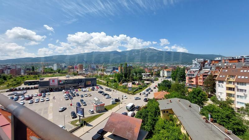Large property divided into 4-room apartment and studio with mountain views Large property divided into 4-room apartment and studio with mountain views