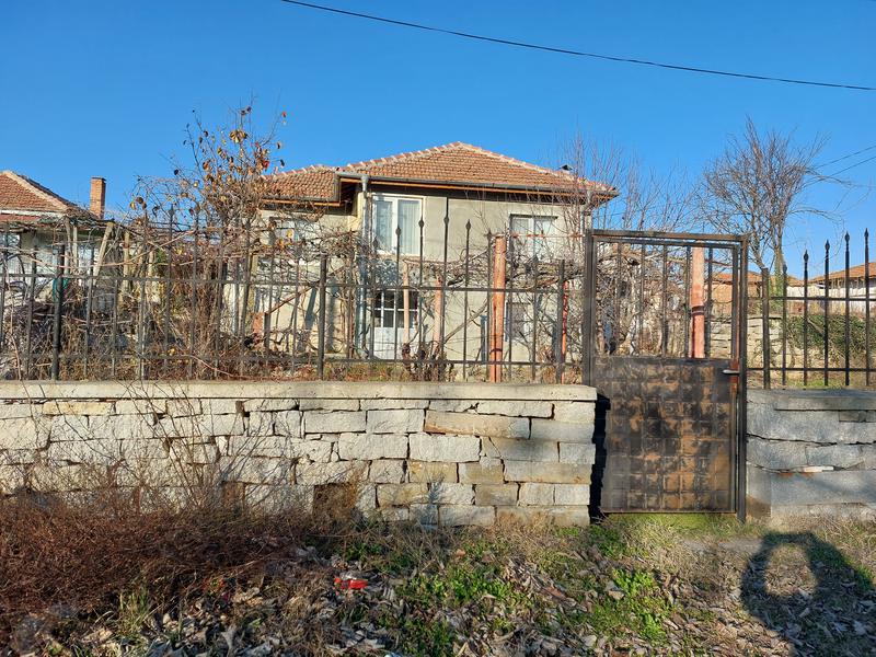 Maintained property in the center of Granitovo village Maintained property in the center of Granitovo village