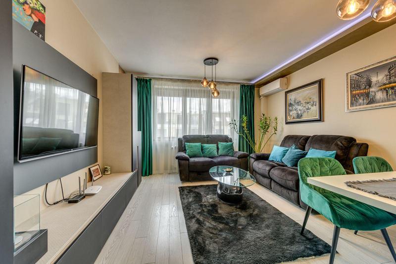Stylishly furnished apartment with underground parking space near Opalchenska metro station Stylishly furnished apartment with underground parking space near Opalchenska metro station