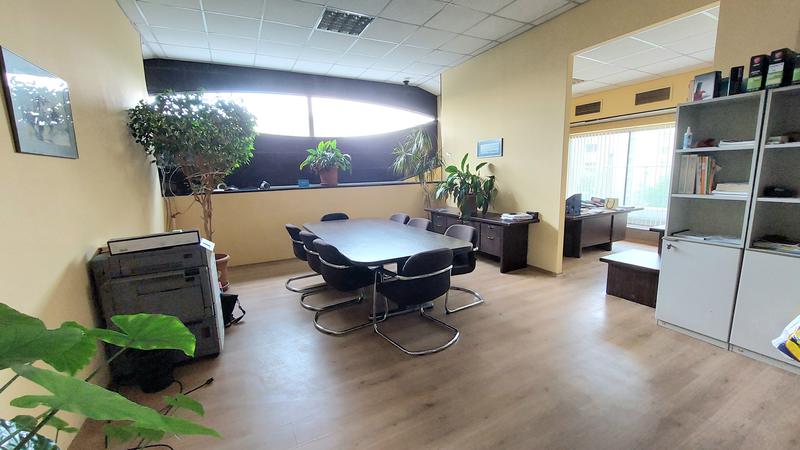 Бизнес имот тип open space с комуникативна локация Бизнес имот тип open space с комуникативна локация