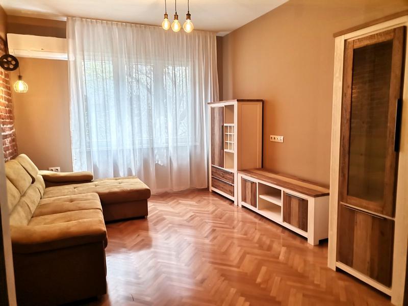 1-bedroom apartment in a well-maintained building close to all amenities 1-bedroom apartment in a well-maintained building close to all amenities