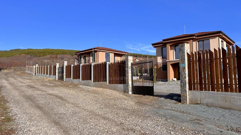 Modern house with three bedrooms and a garden in a villa area of Stara Zagora Modern house with three bedrooms and a garden in a villa area of Stara Zagora