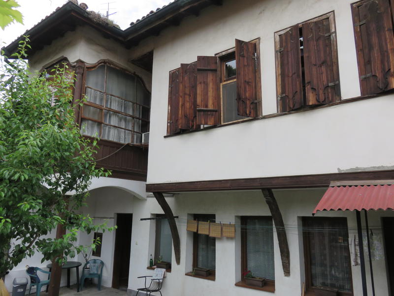 Attractive property with original wood carvings next to popular market Attractive property with original wood carvings next to popular market