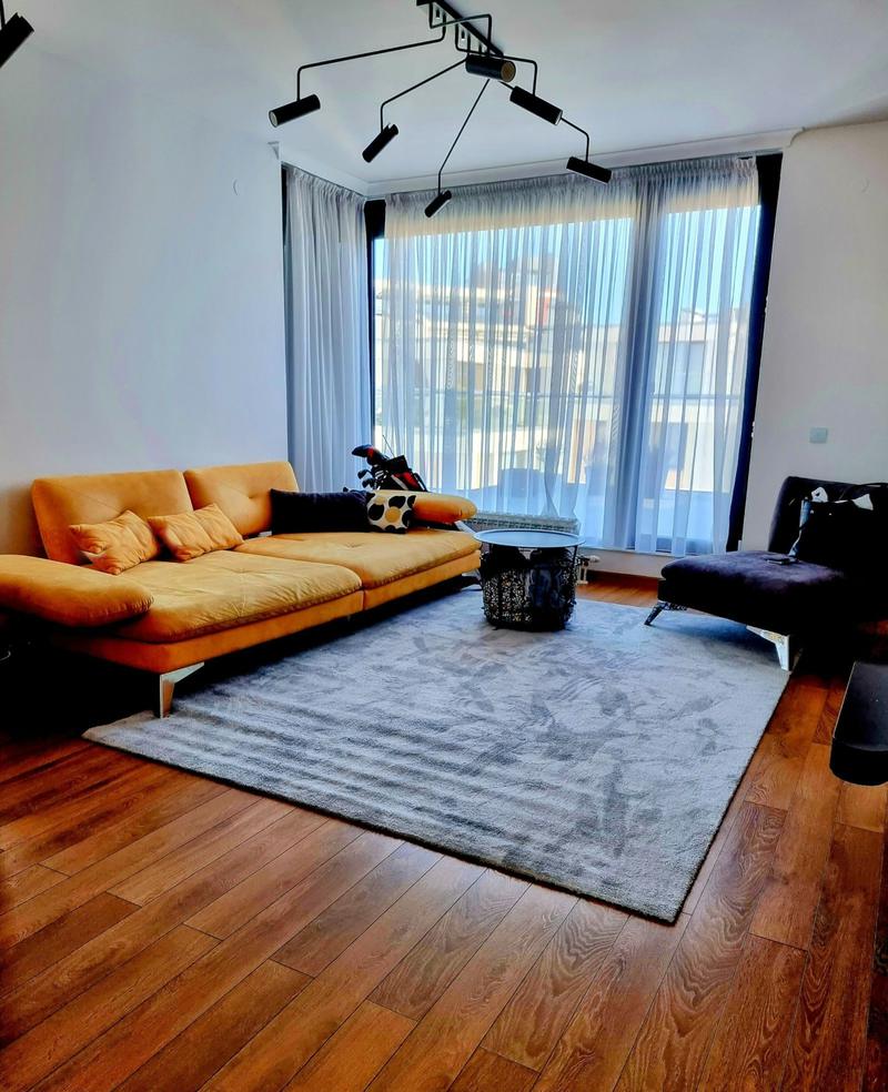 Apartment with designer furniture, underground parking space included Apartment with designer furniture, underground parking space included