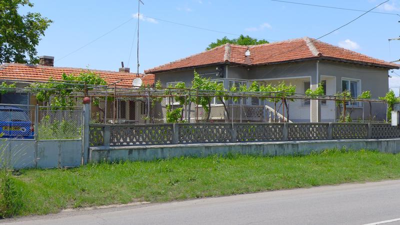 One-story house with a garden and a garage in the southeastern part of the Thracian lowland One-story house with a garden and a garage in the southeastern part of the Thracian lowland