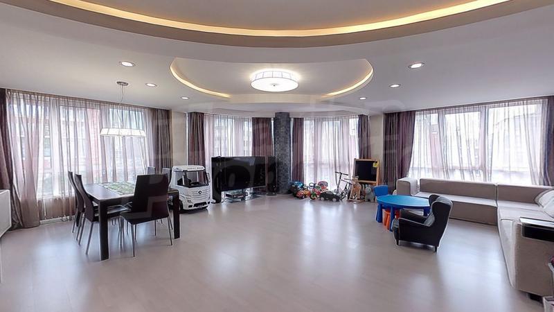 Cozy, fully furnished apartment with amenities next to Cherni Vrah Blvd. Cozy, fully furnished apartment with amenities next to Cherni Vrah Blvd.