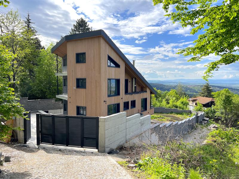 Spacious property with garden, gym in one of the most preferred metropolitan areas Spacious property with garden, gym in one of the most preferred metropolitan areas