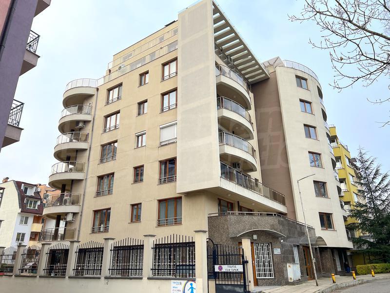 Quality finished property in a well maintained building with a prestigious location Quality finished property in a well maintained building with a prestigious location