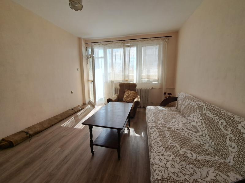 For sale - 3-bedroom apartment 800 meters from Knyaginya Maria Luisa metro station For sale - 3-bedroom apartment 800 meters from Knyaginya Maria Luisa metro station