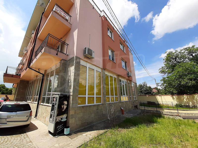 Business property suitable for different types of activities with good visibility Business property suitable for different types of activities with good visibility