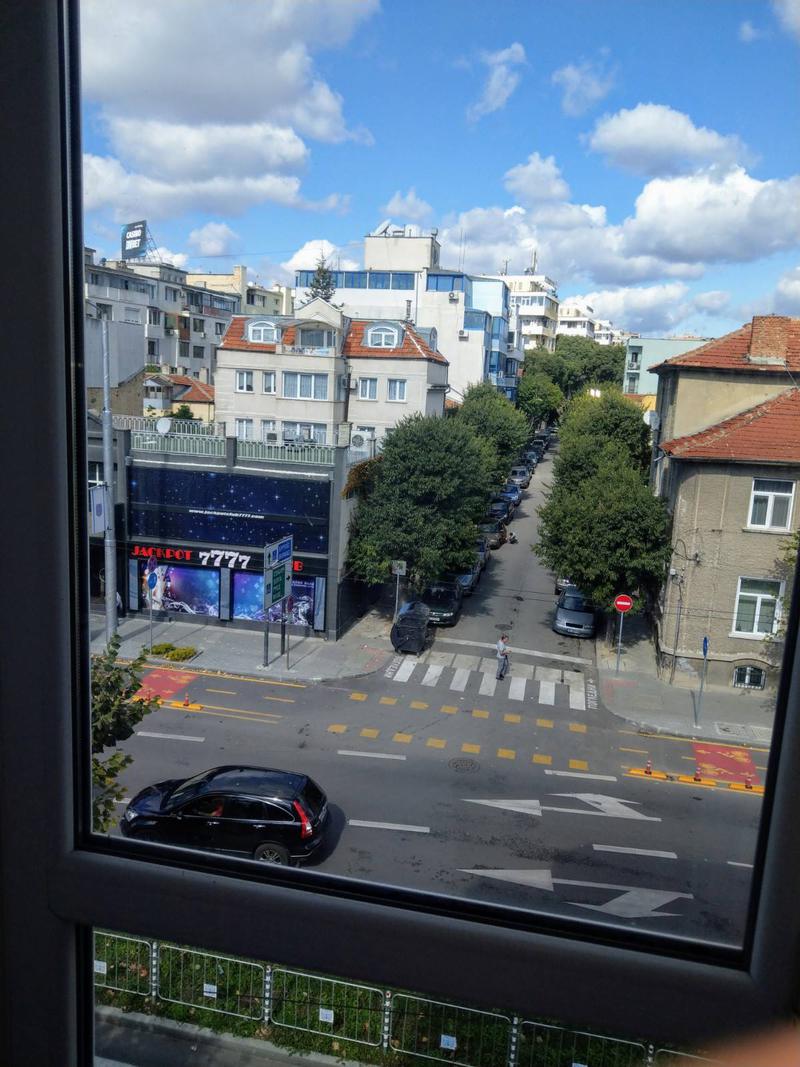 Two bedroom apartment in a central area with all amenities Two bedroom apartment in a central area with all amenities
