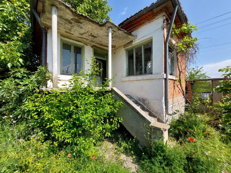 Property with a good location 7 km from the town of Elhovo Property with a good location 7 km from the town of Elhovo
