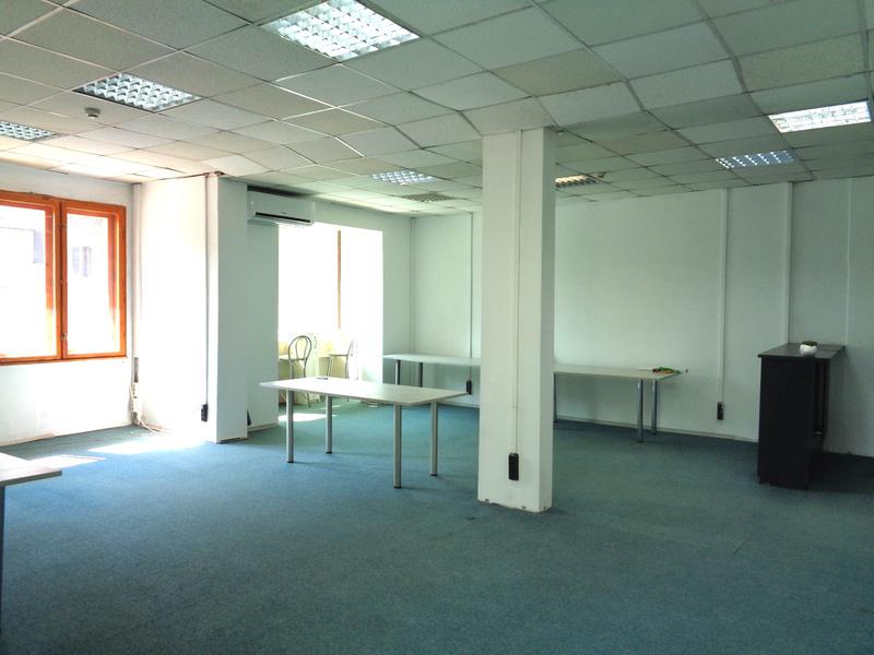 Spacious business property on a main boulevard 400 meters from Maria Luisa metro station Spacious business property on a main boulevard 400 meters from Maria Luisa metro station