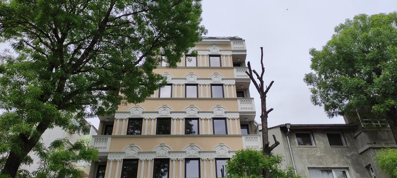 Apartment in a small, boutique building with an excellent location Apartment in a small, boutique building with an excellent location