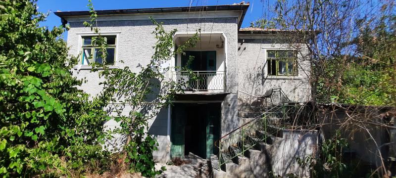 Property with potential on main road near the center of Avren village Property with potential on main road near the center of Avren village