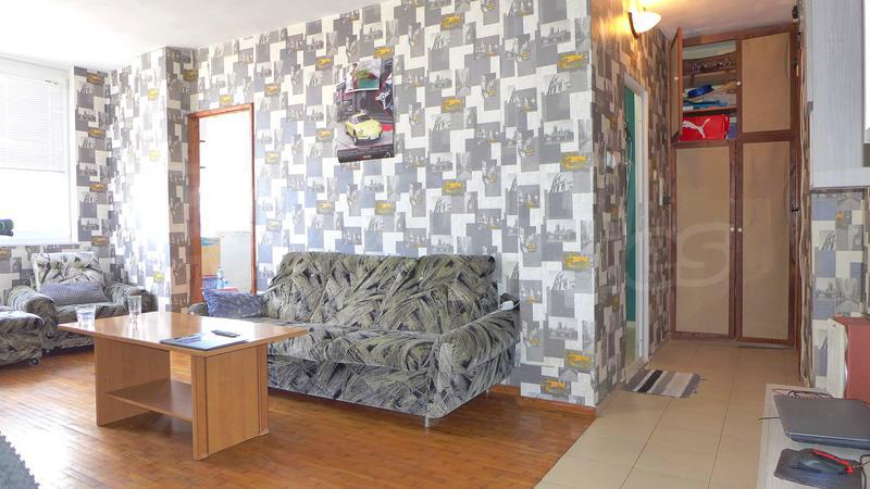 Well-maintained south-facing family home with spacious views Well-maintained south-facing family home with spacious views