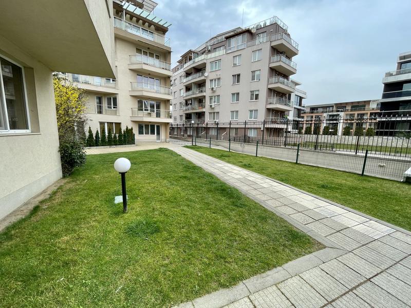 Spacious apartment in modern gated complex with controlled access Spacious apartment in modern gated complex with controlled access