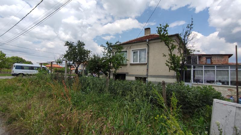 House with yard and vegetable garden House with yard and vegetable garden