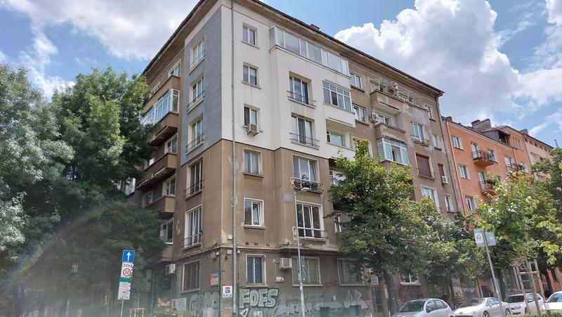 Apartment in a maintained building with access control and central location Apartment in a maintained building with access control and central location