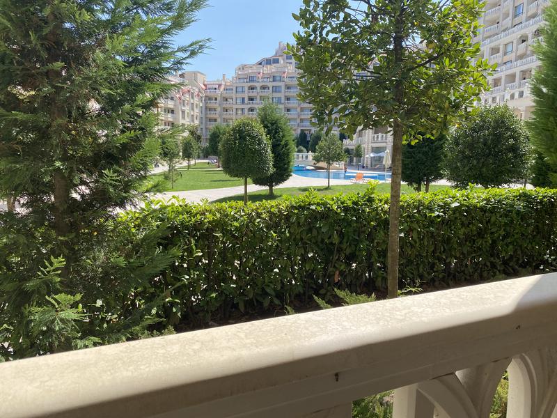 Apartment with equipped bathrooms on the first line of the seashore Apartment with equipped bathrooms on the first line of the seashore