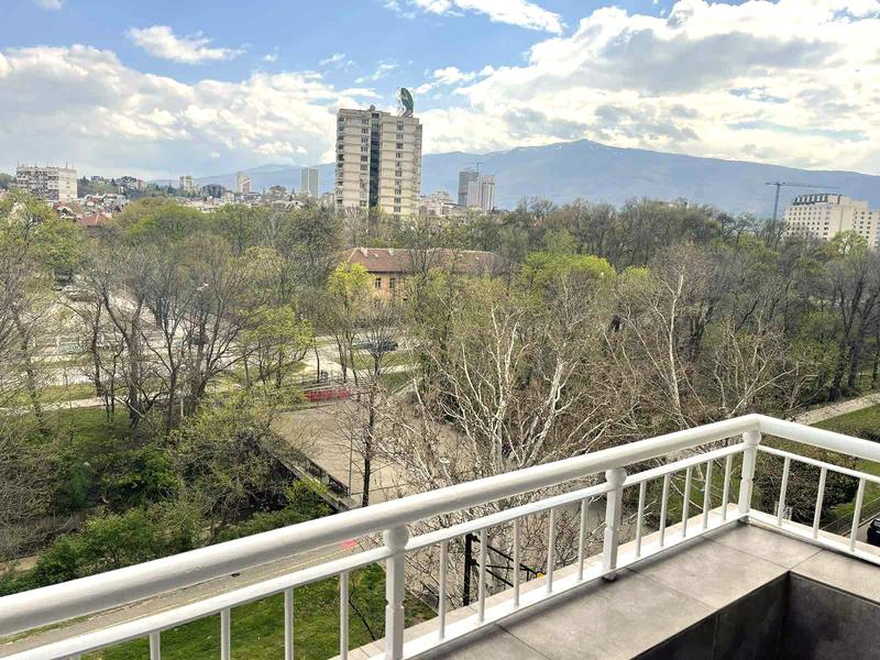 Furnished apartment with a top location Furnished apartment with a top location