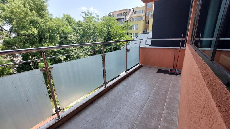 Office with amenities and easy access to James Boucher tube station Office with amenities and easy access to James Boucher tube station