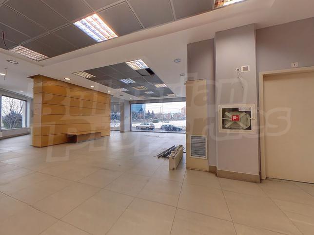 Perfect property for rent suitable for showroom, bank, sales office Perfect property for rent suitable for showroom, bank, sales office