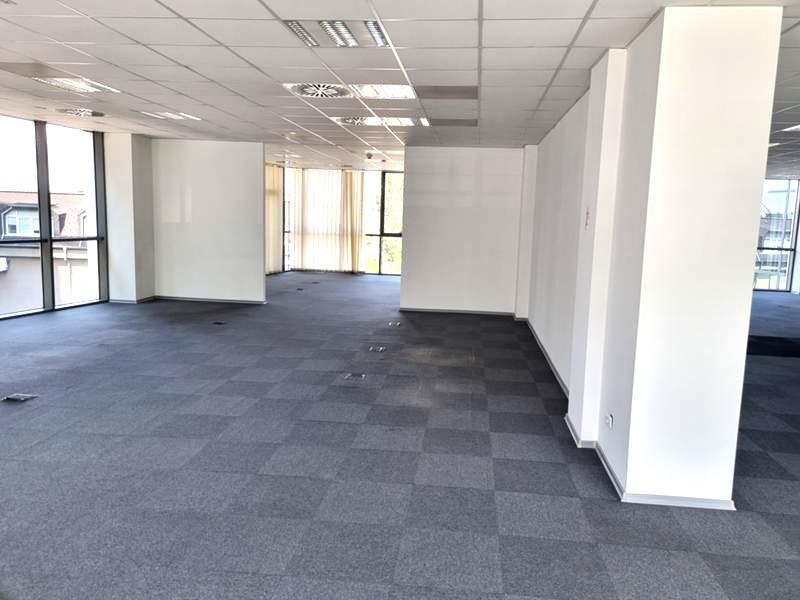Business property with a nice view and excellent location in Manastirski livadi district Business property with a nice view and excellent location in Manastirski livadi district