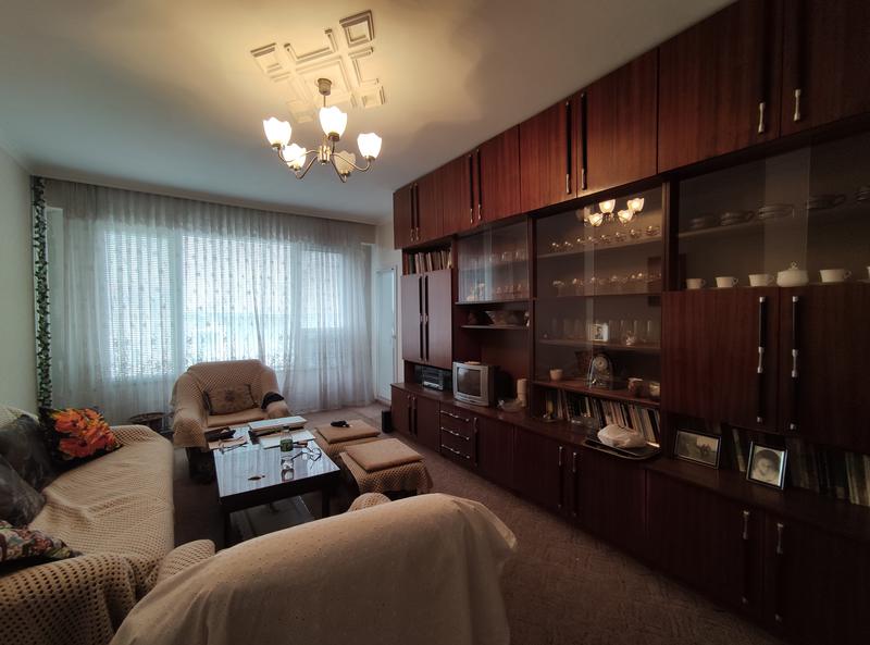 Mid-floor apartment in renovated panel block next to supermarket and school Mid-floor apartment in renovated panel block next to supermarket and school