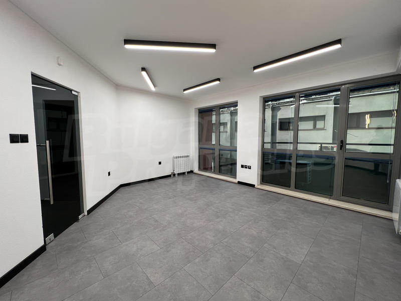 Modern and spacious business property 300 meters from James Boucher metro station Modern and spacious business property 300 meters from James Boucher metro station